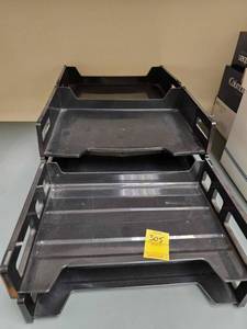 lot 305 image: Plastic paper organizers
