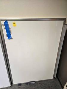 lot 400 image: White board