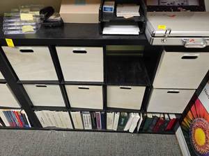 lot 403 image: Cubicle storage shelf unit