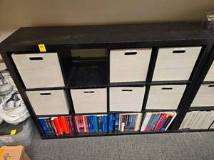 lot 404 image: Cubicle storage unit