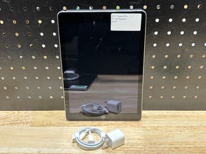 lot 6 image: 2017 Apple iPad 5th Generation
