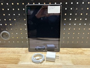 lot 27 image: 2017 Apple iPad 5th Generation