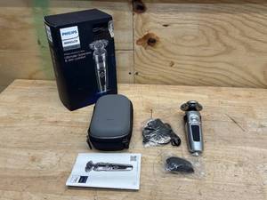PHILIPS NORELCO S9000 Prestige Shaver