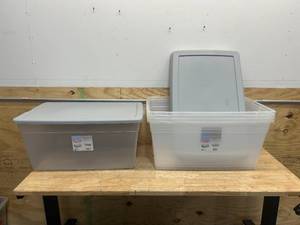 STERILITE Lot of 5- 90qt Plastic Totes with Covers
