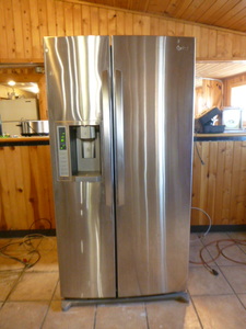 lot 4 image: LG Stainless Steel Side-by-Side RefrigeratorFreezer