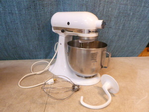 lot 13 image: Kitchen Aid Classic Stand Mixer