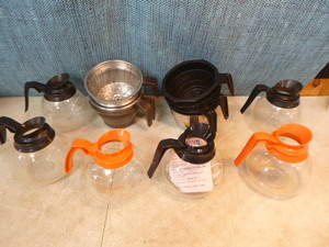 lot 17 image: 6 Glass Coffee Pots