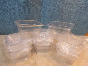 lot 26 image: 11 Jiwins Salad Bar Pans