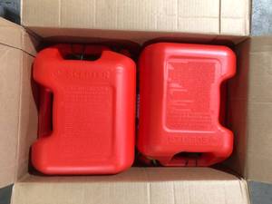 Lot of Scepter 5 Gal. Smart Control Gas Can with Rear Handle, Red Fuel Container  Customer Returns See Pictures
