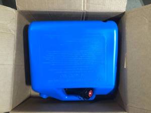 lot 15 image: Garage Boss Press N Pour 5 Gal. Kerosene Can Customer Returns See Pictures