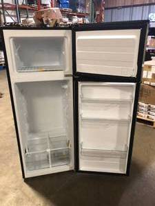 lot 38 image: Vissani 7.1 cu. ft. Top Freezer Refrigerator in Stainless Steel Look Slight Dent and No Shelves  Customer Returns See Pictures