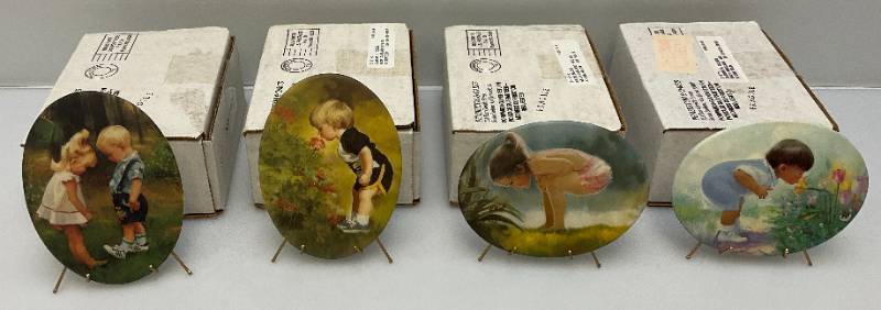 lot 172 image: Miniature Collectible Pemberton & Oakes Donald Zolan Children Adorned Oval Plaster Plaque  In Original Boxes