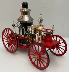 lot 4 image: Collectible Jim Beam Fire Engine Decanter (EMPTY)