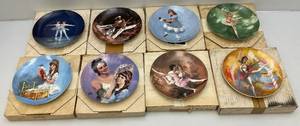 lot 33 image: 1980s Pemberton & Oakes Nutcracker Collectible Plates 8.5