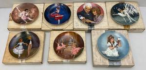 lot 34 image: 1980s Pemberton & Oakes Nutcracker Collectible Plates 8.5