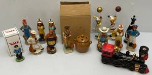lot 167 image: Misc. Vintage Collectible Jim Beam Items & More
