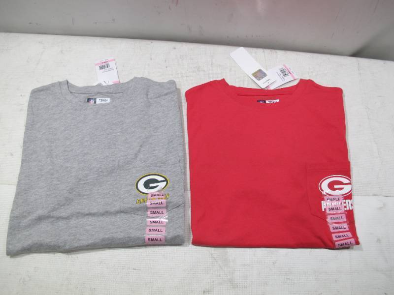 lot 386 image: NEW Pair of WOMENS Short Sleeve Green Bay Packers T-Shirts - Gray and Pink - SMALL