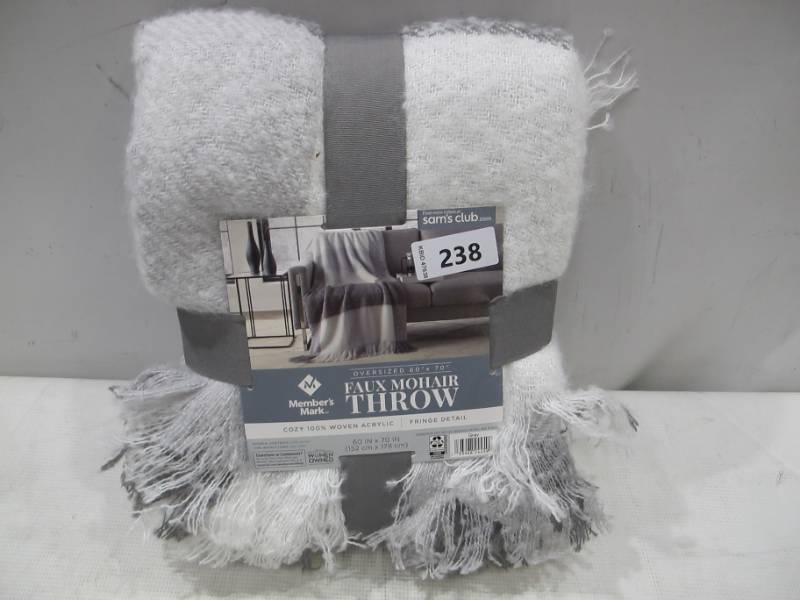 lot 447 image: NEW Members Mark Faux Mohair Oversized 60x70 Throw Blanket - Gray