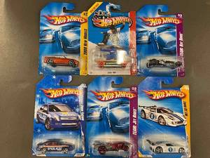 K - Collection of 6 Hot Wheels Die-Cast Cars in Original Packaging