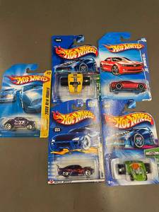 Q - Set of 5 Hot Wheels Die-Cast Car Models