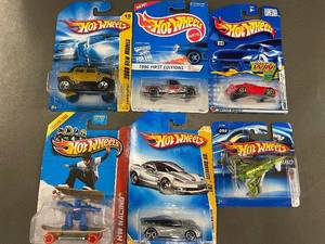 F - Collection of 8 Hot Wheels Die-Cast Vehicles and Accessories