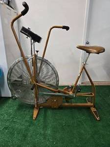 lot 6 image: Vintage Schwinn Aridyne AD2  ( Used, Works great)