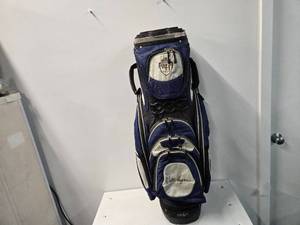 lot 10 image: Walter Hagen Golf Bag