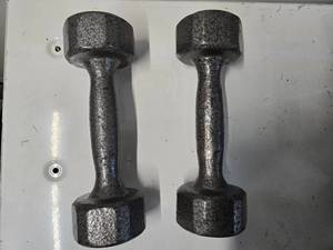 lot 20 image: Lot of a Pair of VTX 5LB Metal Dumbbells (Used, Good Condition)