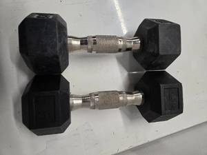 lot 46 image: Lot of a Pair of 7.5LB Hampton Rubber Hex Dumbbells (Used, Good Condition)