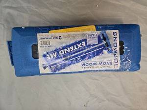 lot 103 image: Compact Ice Scraper  Snow Broom (Brand New Snow Joe)