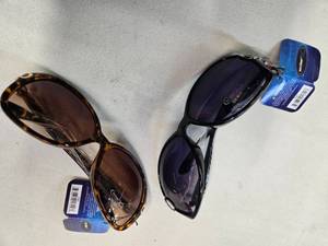 lot 120 image: Lot of Two Elegant Solar Wear (One is brown and the other is indigo, New)