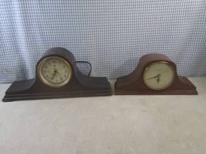 (A-2) 2 Vintage Clocks for PartsRe...