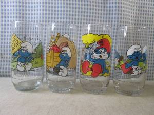 (CS) 4 Vintage Peyo 1982 Smurf Glas...