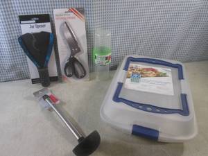 (EW3) Assorted Kitchen - Covered Ro...
