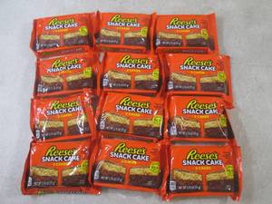 (B-2) 12 Reeses Snack Cake -2 Cakes...
