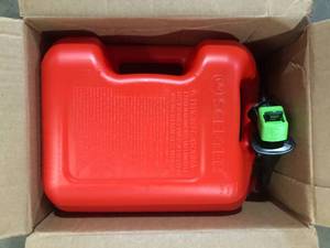 Scepter 5 Gal. Smart Control Gas Can with Rear Handle, Red Fuel Container   Customer Returns See Pictures