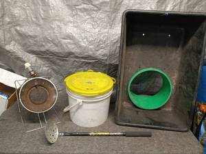 lot 9 image: Fishing Equipment