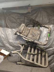 lot 15 image: Camo Tree Stand Climbing System for Hunting