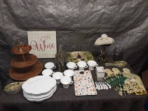 lot 42 image: Collection of Assorted Tableware and Decor Items