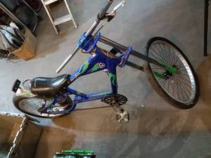 lot 88 image: Schwinn Stingray Chopper Bicycle