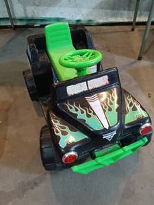 lot 92 image: Used Grave Digger Ride-On Toy Car with Green Accents