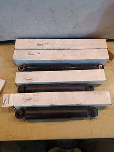lot 106 image: Set of 4 Reyco Granning Shock Absorbers Part 1949501