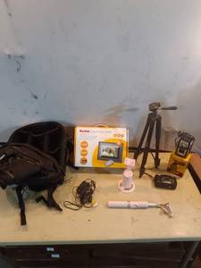 lot 116 image: Collection of Vintage and Modern Camera Equipment with Accessories