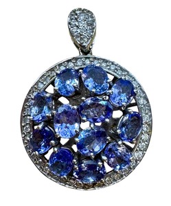lot 8J image: Stunning 18k White Gold and Tanzanite Pendant