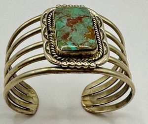 lot 9J image: Gorgeous Vintage Turquoise and Silver Bracelet