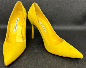 lot 53 image: Manolo Blahnik Yellow Suede Shoes - Size 37 12