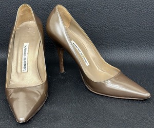 lot 82 image: Manolo Blahnik Beige Patent Leather Pointed Toe Pump - Size 37 12