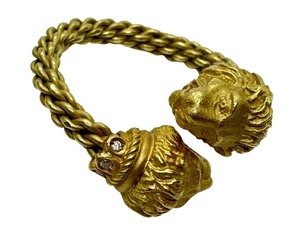 lot 85J image: 18K Yellow Gold Bypass Ring  Lion Head Bypass Figurine