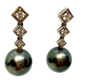 lot 89J image: 14K Solid White Gold Tahitian Black Pearl Earrings