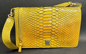 lot 58 image: Fratelli Rossetti Yellow Croc Bag with Detachable Handle